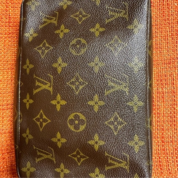 WOW Poshmark Authentic Louis Vuitton Case - Picture 7 of 16